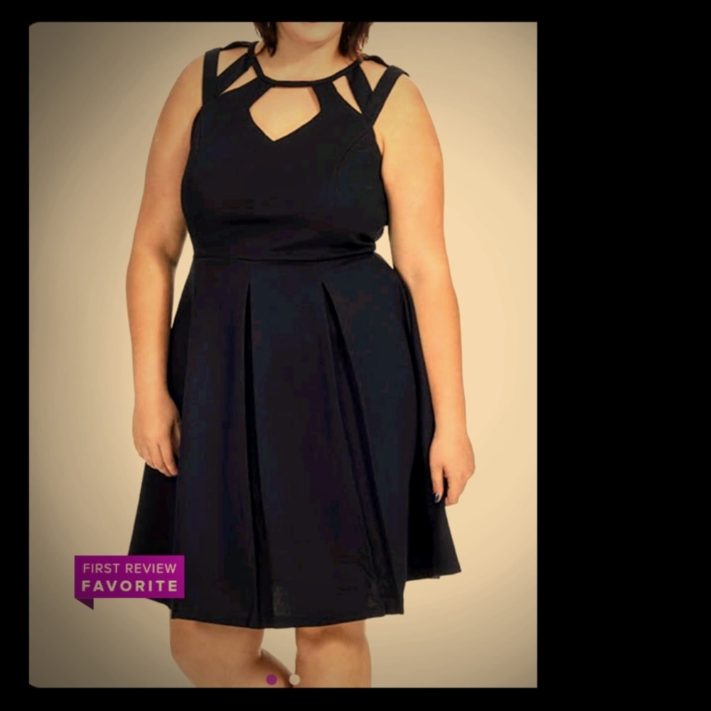 Super Flattering Navy City Chic Dress